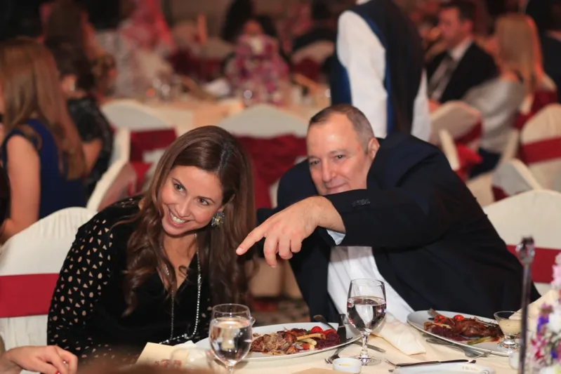 مشاهير يتألقون في حفل أوسكار العطور 