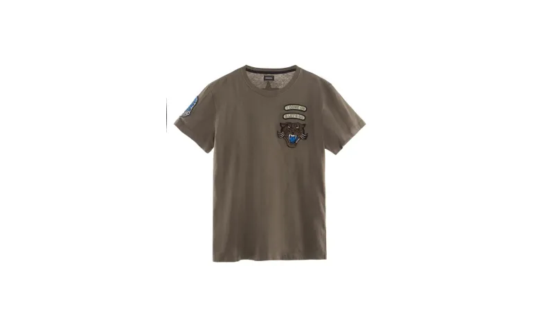 أتبحث عن إطلالة عسكرية عصرية؟