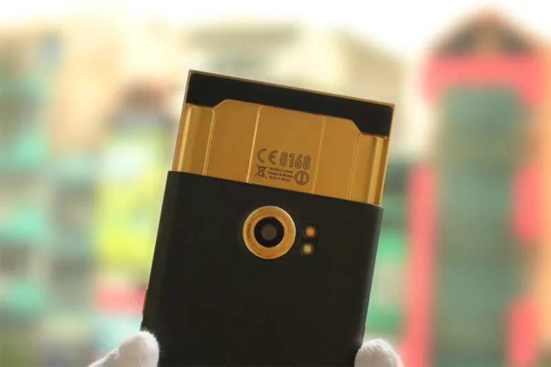 بالصور..النسخة الذهبية من الهاتف Blackberry Priv وصلت 