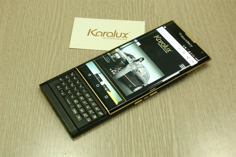 بالصور..النسخة الذهبية من الهاتف Blackberry Priv وصلت 
