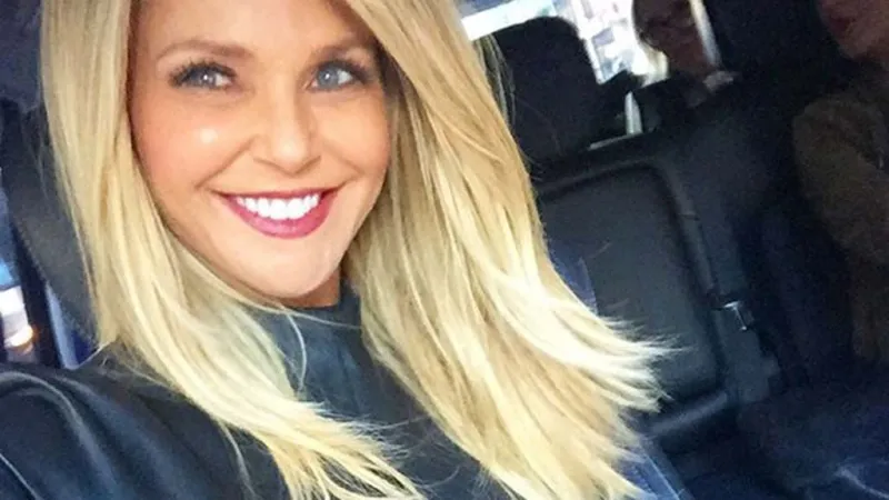 بالصوّر:لن تصدقوا. عارضة أزياء أميركيّة عمرها 61 عاماً