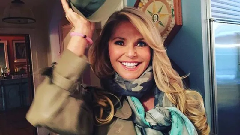 بالصوّر:لن تصدقوا. عارضة أزياء أميركيّة عمرها 61 عاماً