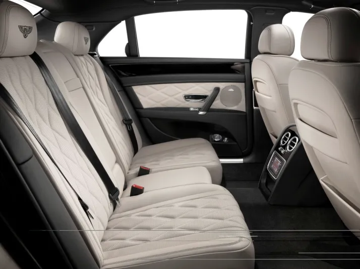 "الرجل" تُقيم بنتلي "فلاينغ سبير" في لندن