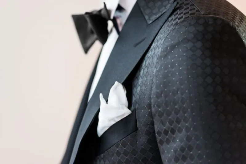 تألق يوم زفافك ببذلات استثنائية! 