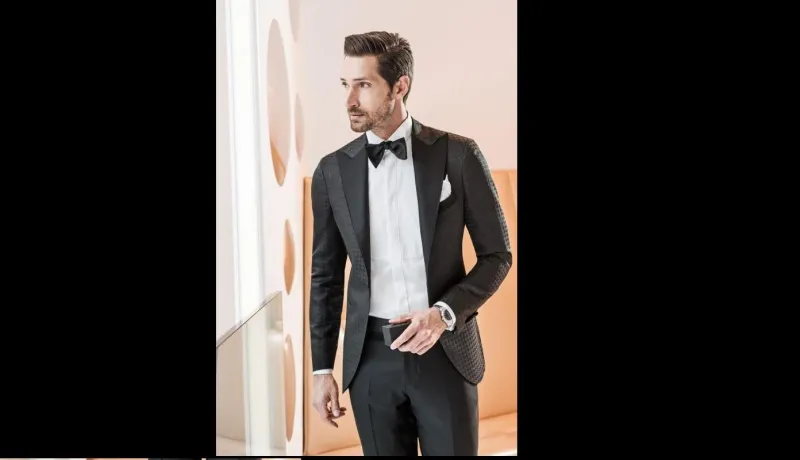 تألق يوم زفافك ببذلات استثنائية! 