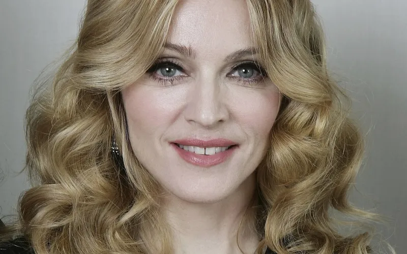 تعرفوا على نجوم هوليوود الأكثر بخلاً..