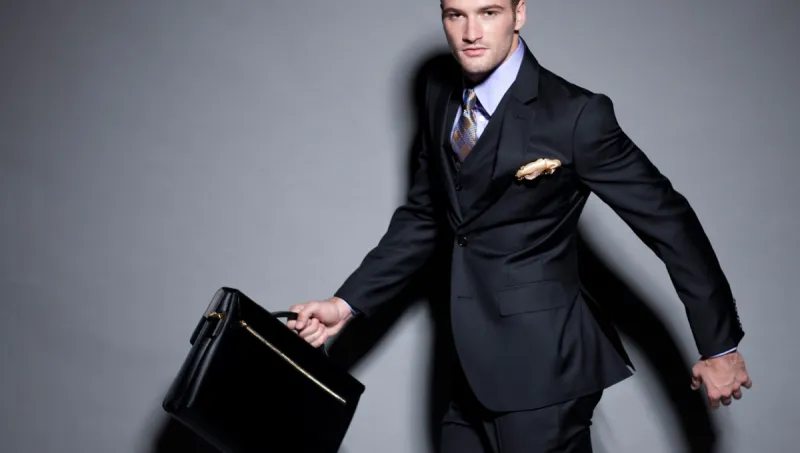 6 أخطاء تدمر أناقة الرجل في العمل