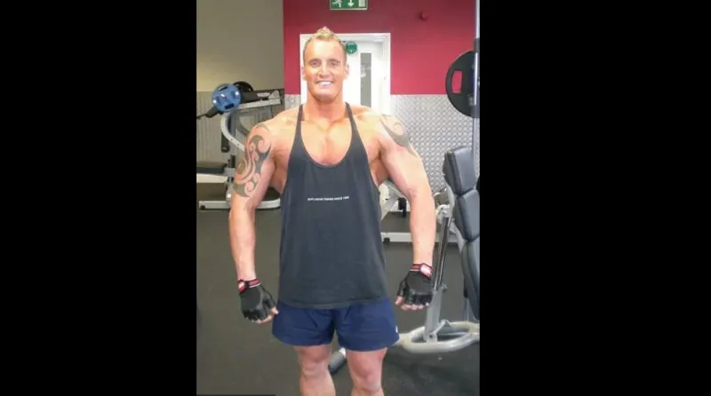 بالصور..لاعب كمال الاجسام الذي  قتلته المنشطات 