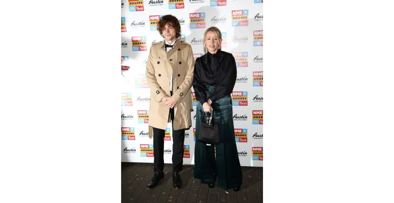 الـ"Trenchcoat" القطعة المشتركة في خزانة المشاهير