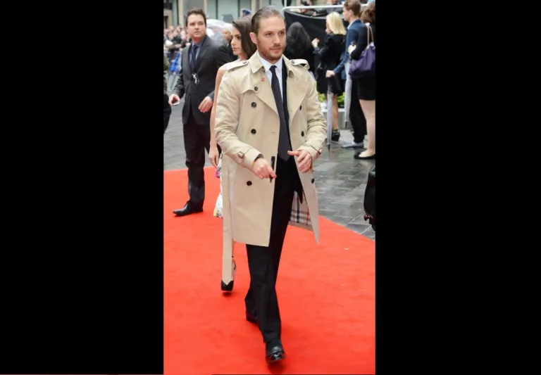 الـ"Trenchcoat" القطعة المشتركة في خزانة المشاهير