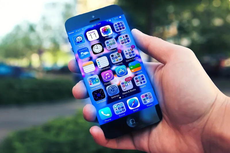 مسافرو الإمارات والسعودية الأكثر استخداماً للهواتف الذكية في الحجوزات