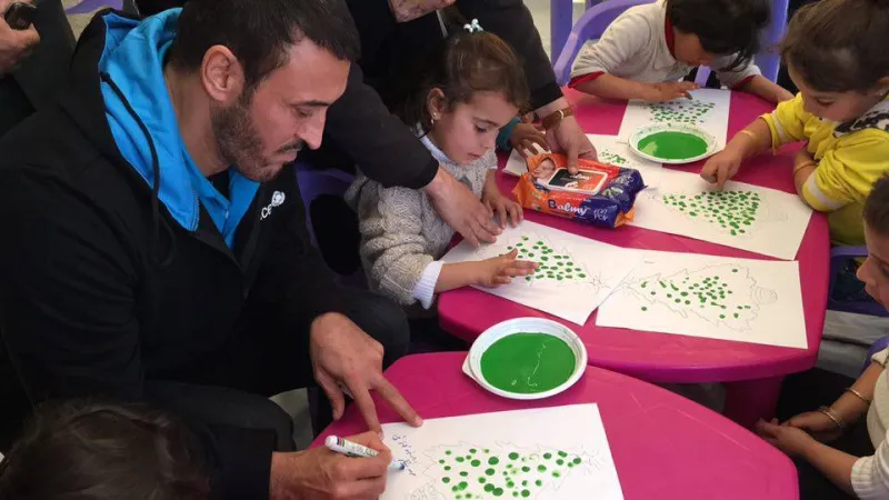 بالصور.. كاظم الساهر يزور مخيمات اللاجئين السوريين