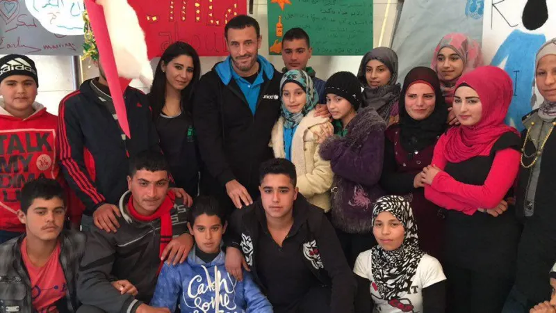 بالصور.. كاظم الساهر يزور مخيمات اللاجئين السوريين