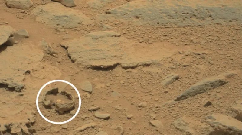 صورة خاتم على سطح المريخ تغزو مواقع التواصل