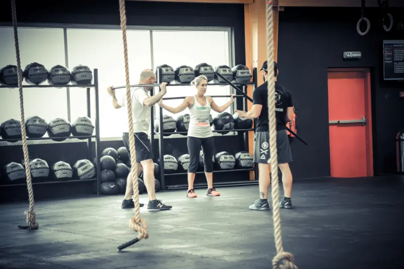 الشيخ محمد بن نهيان  يفتتح صالة كروس فيت في الامارات 