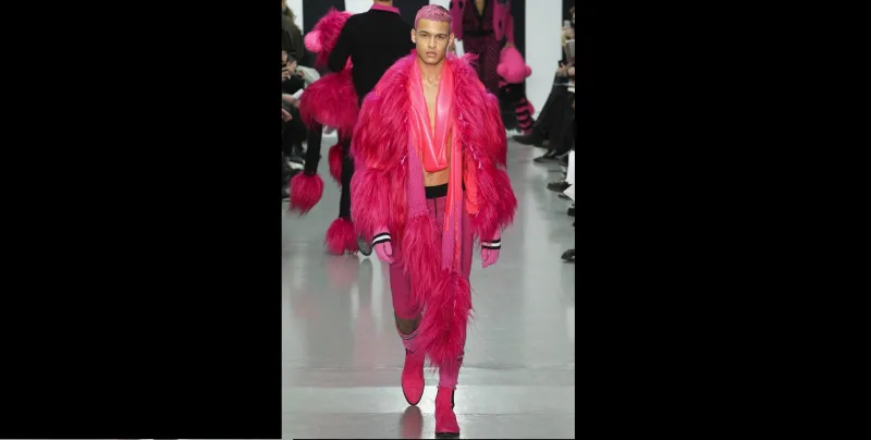 بالصور... أسوأ 9 تصاميم اعتلت المنصات العالمية