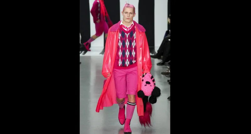 بالصور... أسوأ 9 تصاميم اعتلت المنصات العالمية