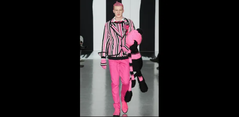 بالصور... أسوأ 9 تصاميم اعتلت المنصات العالمية