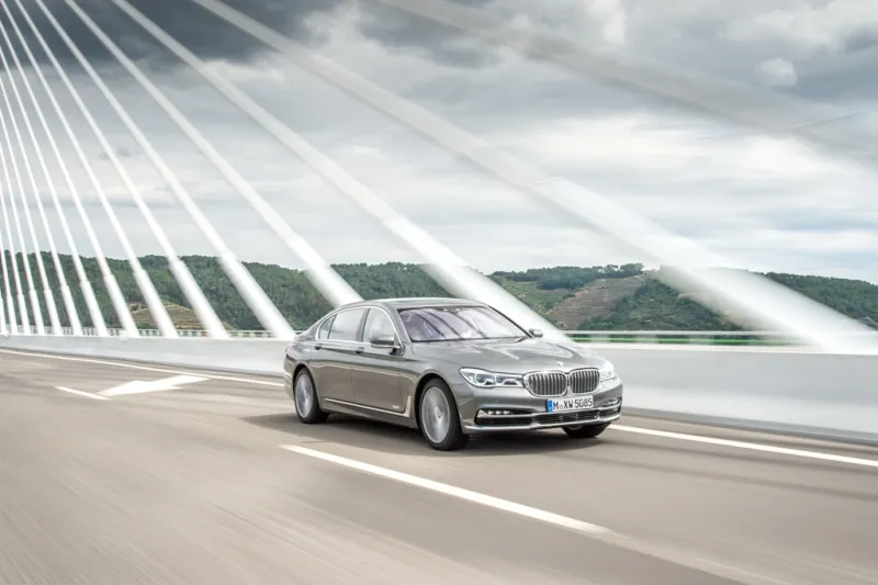 بي إم دبليو الفئة السابعة : من الاشارة تفهم