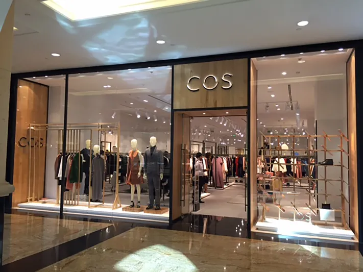 COS تفتتح محلاً جديداً في مول الإمارات