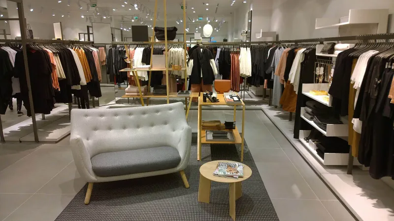 COS تفتتح محلاً جديداً في مول الإمارات