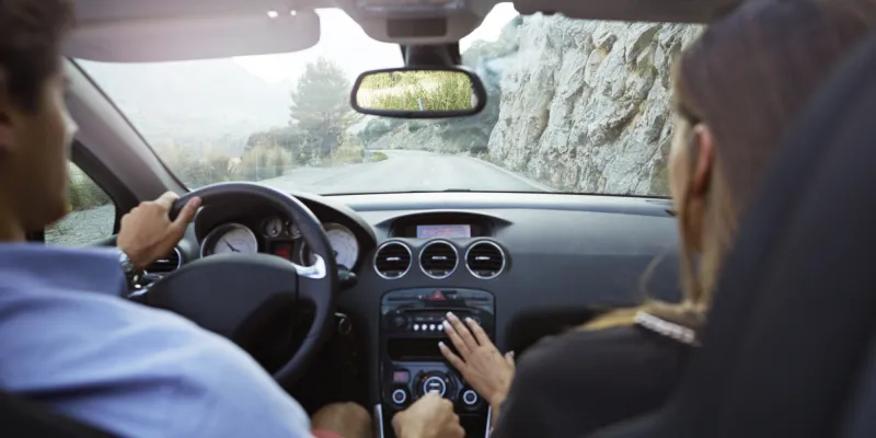 متى ينبغي تغيير مساحات زجاج السيارات؟