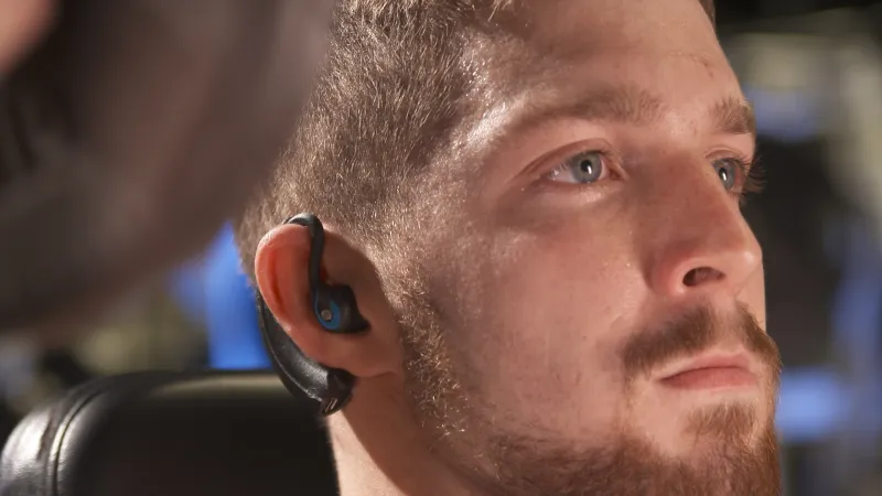 إنفوغرافيك| احذر من سماعات الأذن.. 1.1 مليار شاب مهددون بفقدان السمع