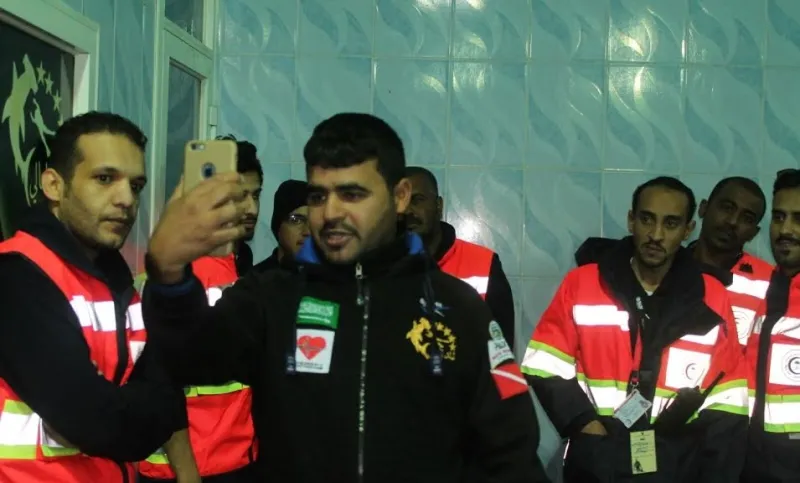 بالصور.. سعودي يقضي 24 ساعة تحت الماء لدخول غينيس 