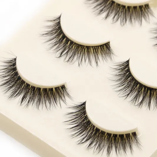 رموش اصطناعية أفسدت خطوبته.. إليكم السبب!