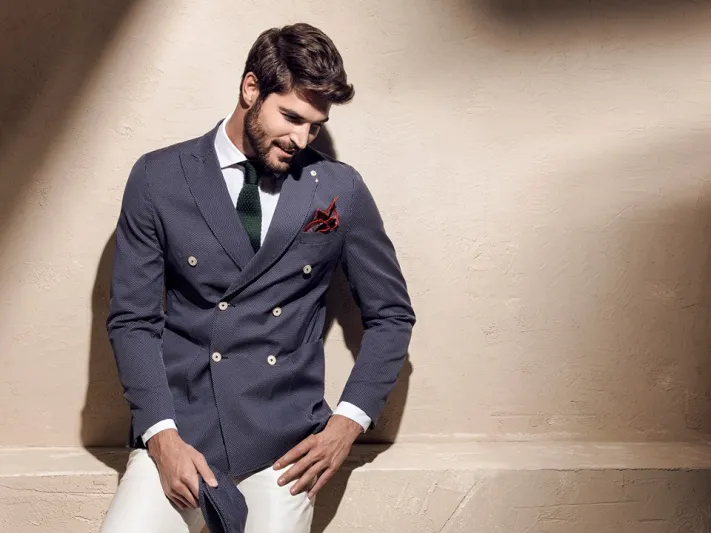 كيف ترتدي السروال الابيض بأناقة؟