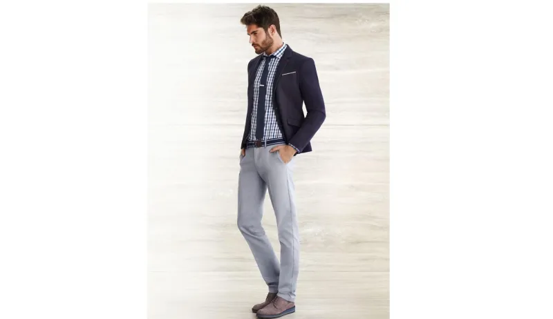 كيف ترتدي السروال الابيض بأناقة؟