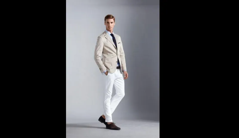 كيف ترتدي السروال الابيض بأناقة؟