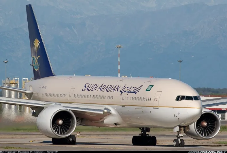 طيار بـ"الخطوط السعودية" ينقذ طائرته من كارثة