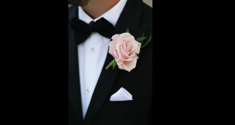 8 نماذج لتزين سترتك بالازهار يوم زفافك