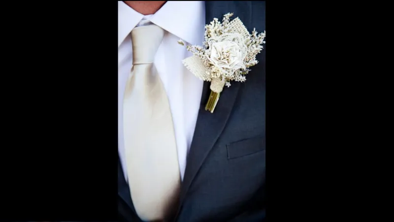 8 نماذج لتزين سترتك بالازهار يوم زفافك