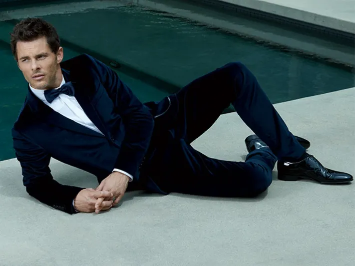 لمناسباتكم المرموقة... اختاروا البذلة المخملية!