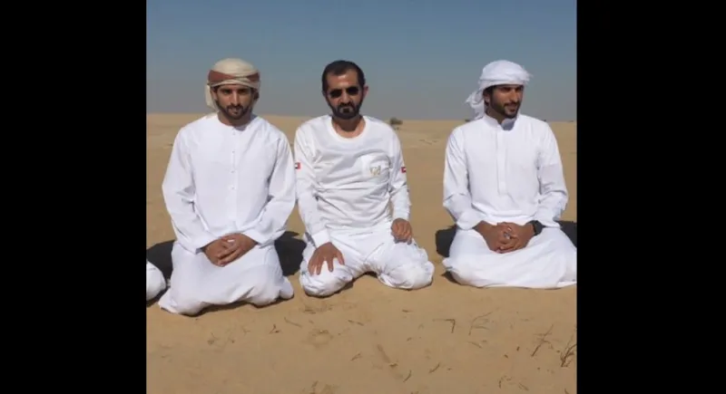 ولي عهد دبي ينشر صور لغداء عائلي في البر 