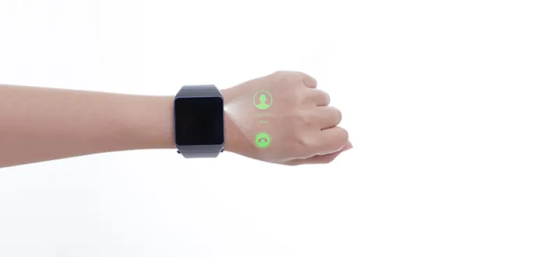 ساعة ذكية يمكنها عرض الأفلام على الحائط