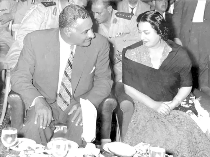 بالصور..رجال غيروا حياة هؤلاء النجمات