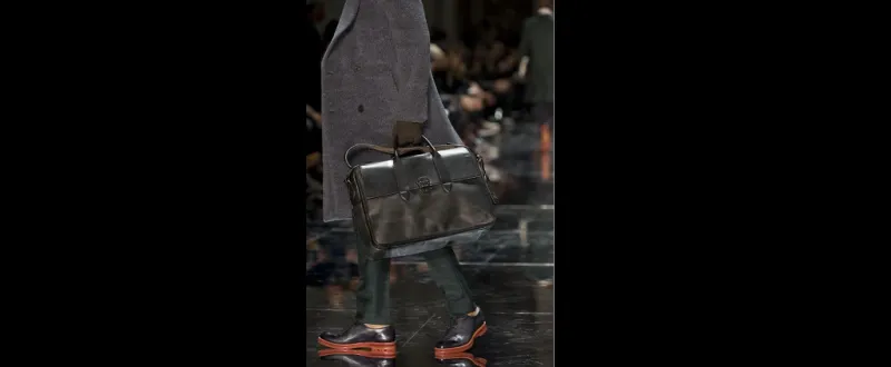 حقائب الرجال تزاحم حقائب النساء... أحدث 5 تصاميم للحقيبة الرجالية