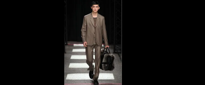 حقائب الرجال تزاحم حقائب النساء... أحدث 5 تصاميم للحقيبة الرجالية