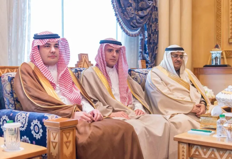 بالصور..خادم الحرمين الشريفين يستقبل وزير الخارجية الأمريكي 