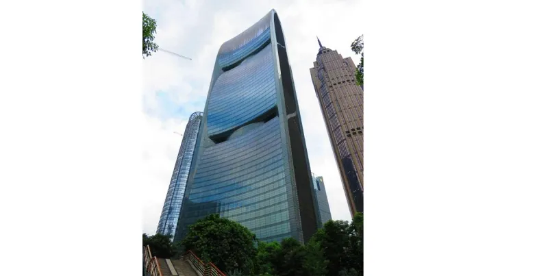 نجاة طفل بعد سقوطه من الطابق الـ18 بالصين