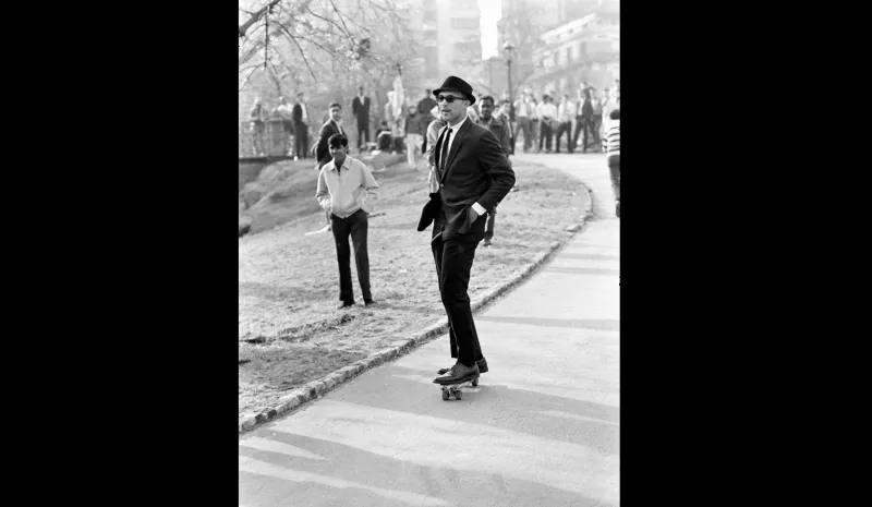 بالصور.. أزياء مشاهير القرن الماضي