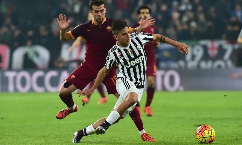 هداف يوفنتوس باولو ديبالا: أتمنى اللعب بجانب ميسي 