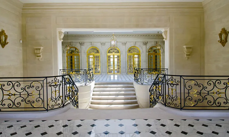 بالصور.. أغلى منزل في العالم صاحبه عربي 