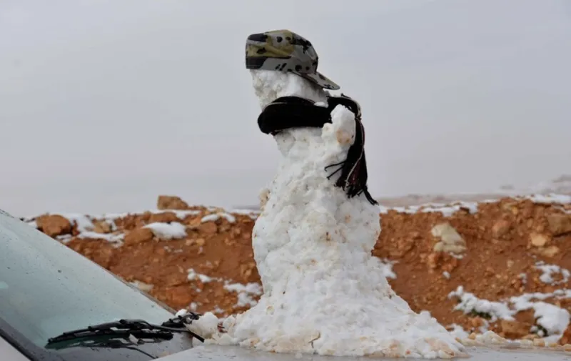 بالصور.. ثلوج في السعودية وتعليق الدراسة في الحدود الشمالية 