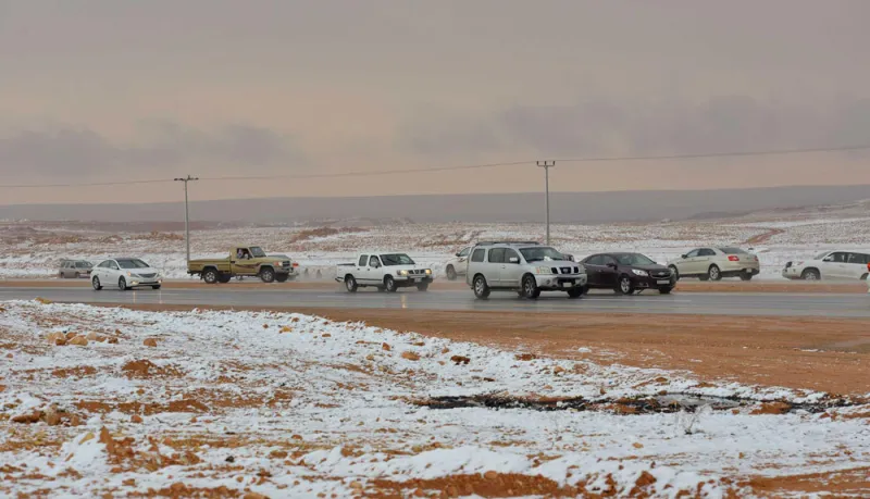 بالصور.. ثلوج في السعودية وتعليق الدراسة في الحدود الشمالية 