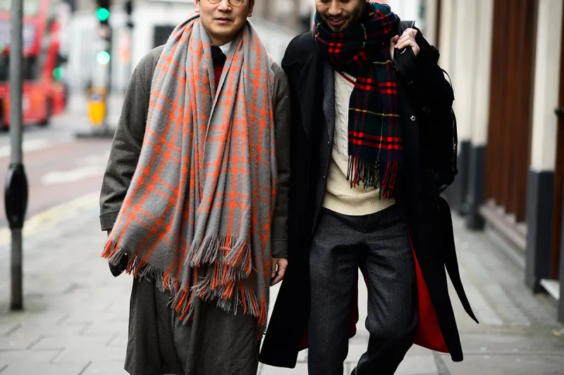 أجمل الاوشحة... كما تمليها شوارع الموضة من نيويورك الى ميلانو