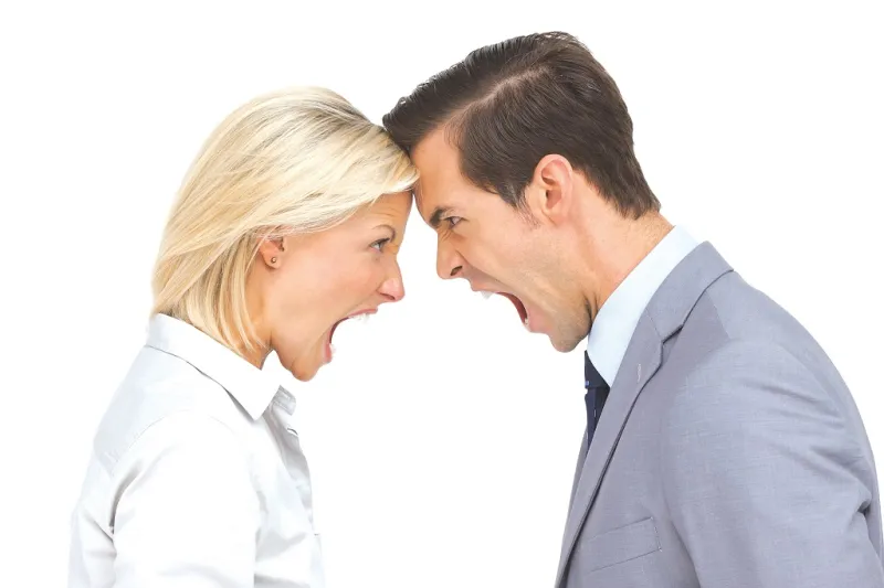 لماذا يخون الرجل شريكته مع أخرى أقل منها جمالاً؟